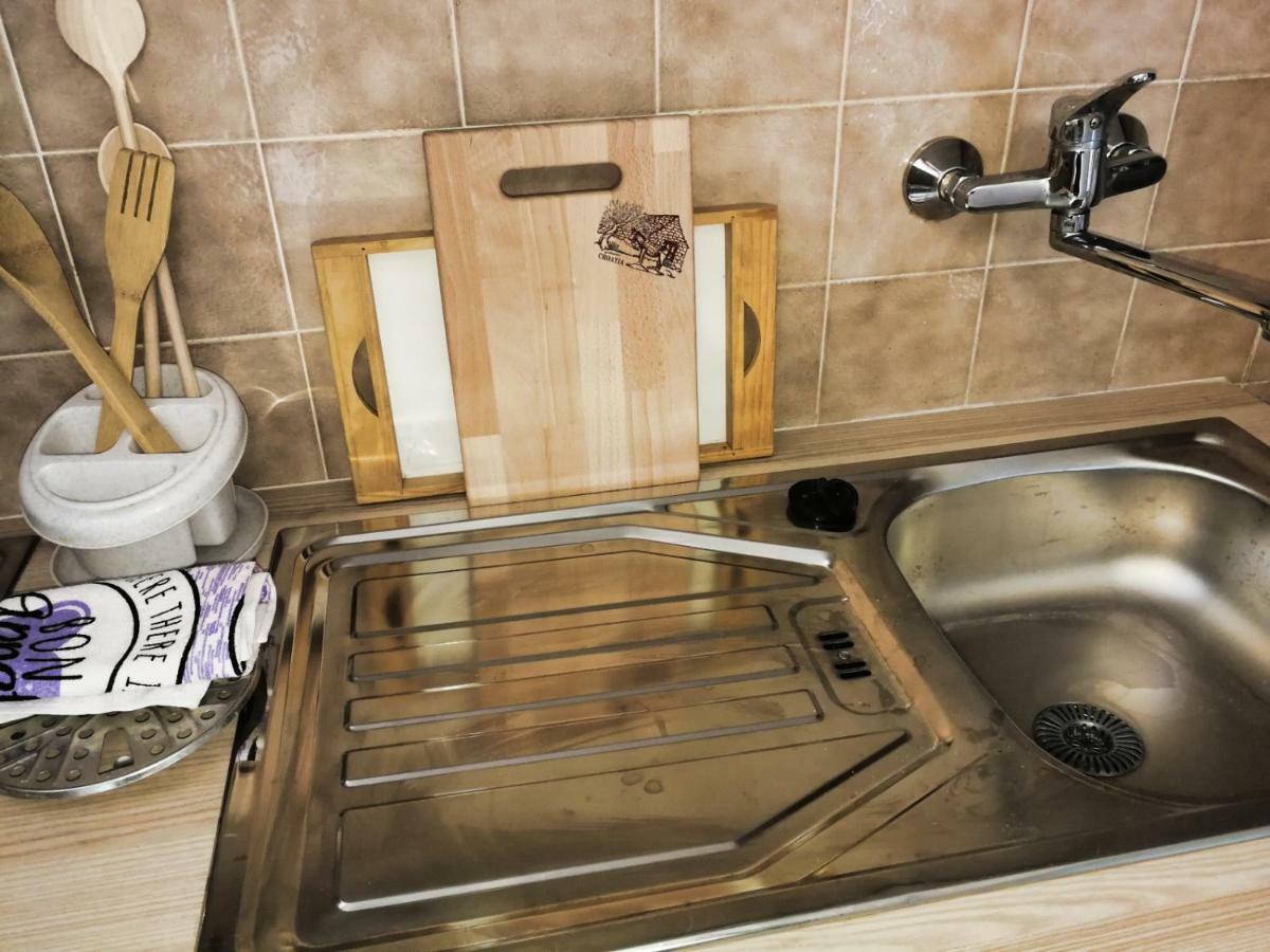 Apartman Damir Сумартин Экстерьер фото